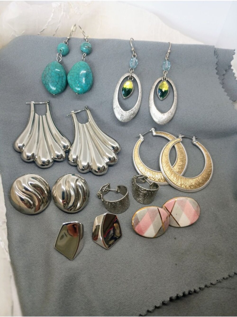 8 Vintage Earring Lot Lia Sophia ~ Dangles ~ Hoops ~ Mixed Metals & Styles - Picture 2 of 8